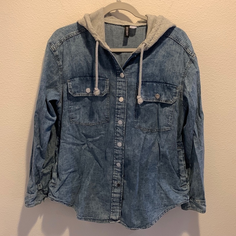 Shacket Chambrey w/Gray Jersey Hood. Divided H&M. US Small.‌